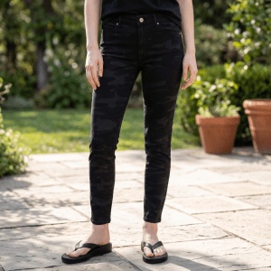 Social Standard by Sanctuary Black Camo Ankle Skinny Jeans – Size 4 – NWT