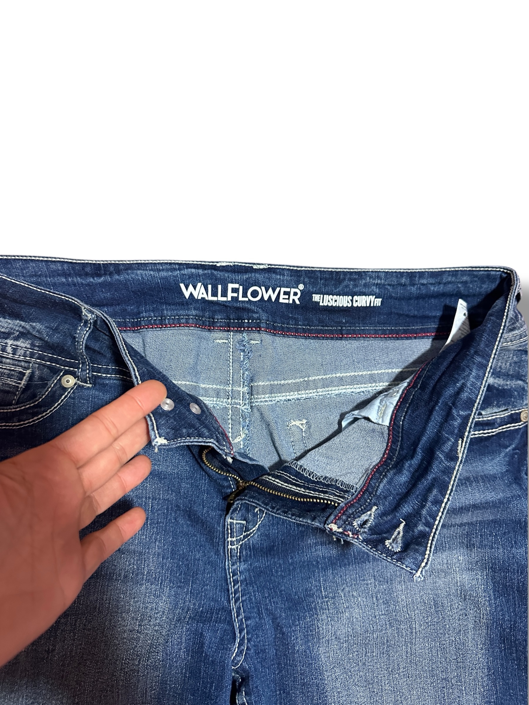 WallFlower Luscious Curvy Fit Two-Tone Cuffed Crop Jeans Size 15 - Image 5