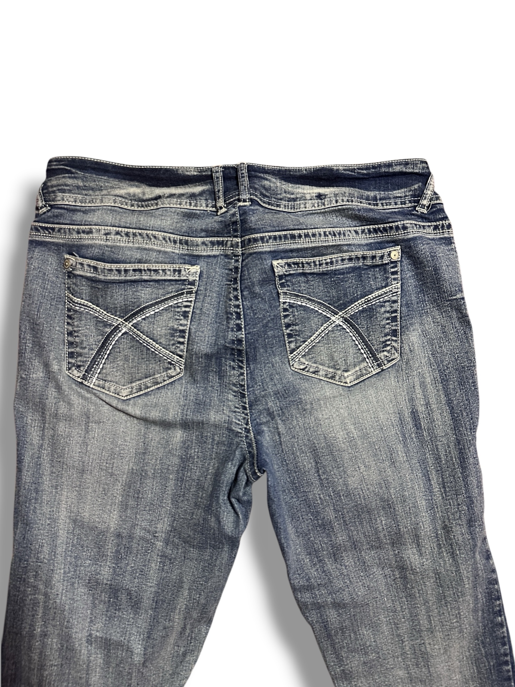 WallFlower Luscious Curvy Fit Two-Tone Cuffed Crop Jeans Size 15 - Image 3